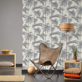 Livingwalls Vliestapete Mustertapete mit Palmenprint in Dschungel-Optik Grau Metallic Weiß